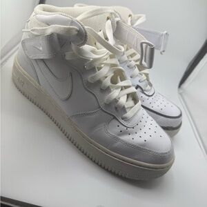 Nike White High-Top Nike Air Force